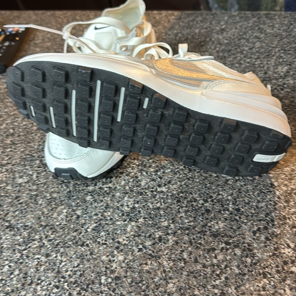 New ladies waffle white Nikes - Picture 10 of 13